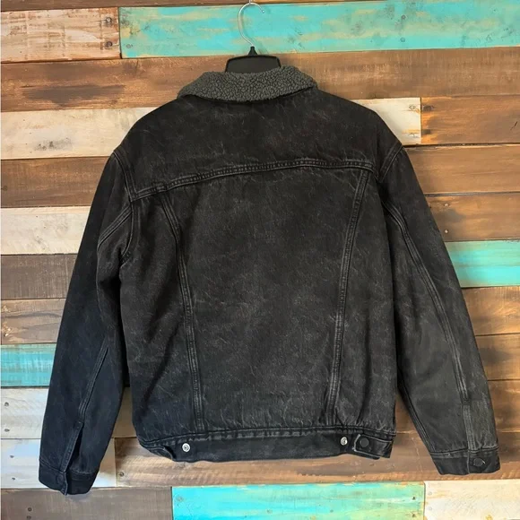 Levi's Charcoal Denim Jacket with Sherpa Gray Collar - Picture 4 of 6